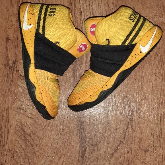 Nike Kyrie 2 toddler 9c - Picture 2 of 4